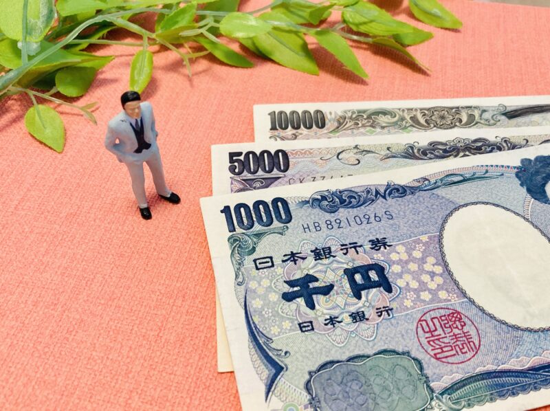 2024年サラリーマンのお小遣い平均金額は？調査からみる企業の従業員満足度を向上させる福利厚生支援とは。のアイキャッチ画像